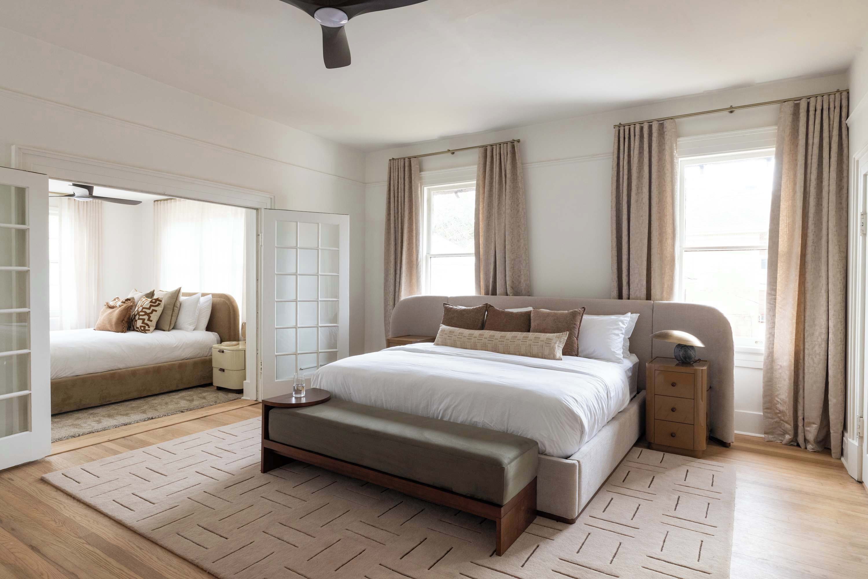 Desk, iron/ironing board, WiFi, bed sheets