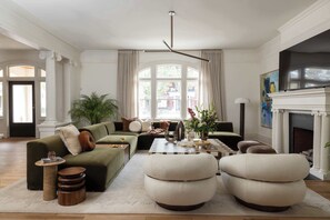 TV, fireplace, stereo, offices - Savannahs Most Beautiful Designer Home (Savannah)
