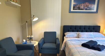 Room-canberra Blue Daisy