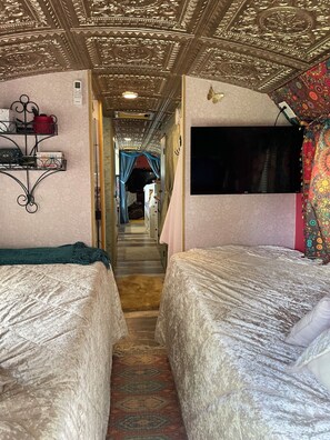 1 bedroom, desk, free WiFi, bed sheets