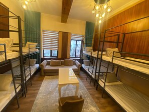 Phòng tập thể Deluxe | Bàn, khu vực làm việc phù hợp cho laptop 