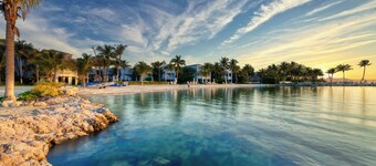 4 Bedroom Oceanfront Premium Villa- sleeps 10