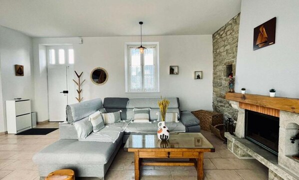 Living area - House on Ile Grande With Coastal Access (Pleumeur-Bodou)