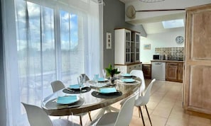 Dining - House on Ile Grande With Coastal Access (Pleumeur-Bodou)