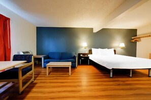 Interior - Cozy Room w/ Coffee Maker & Parking Near Attractions — Comfort & Value (Hermiston)