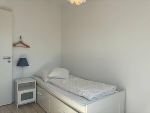 Apartment | 4 bedrooms, individually furnished - Moderne Ferienwohnung mit Sauna & Terrasse (Butjadingen)