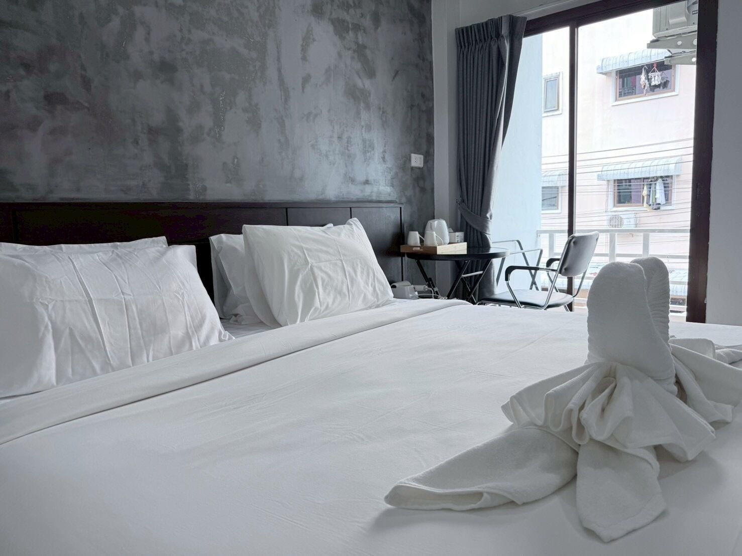 Habitació doble Deluxe | Caixa forta a l'habitació, wifi gratuïta i roba de llit 