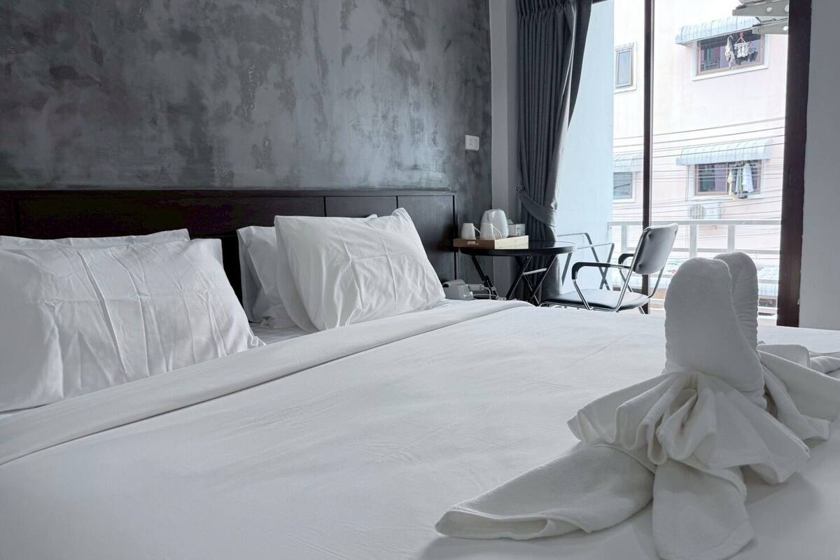 Deluxe Double Room, City View | In-room safe, free WiFi