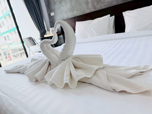 Habitación doble Deluxe | Caja de seguridad en la habitación, wifi gratis y ropa de cama 