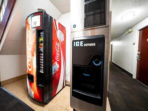 Interior - 3 Rooms | Modern Hermiston Stay for Families — Comfortable Stay w/ Free Parking! (Hermiston)