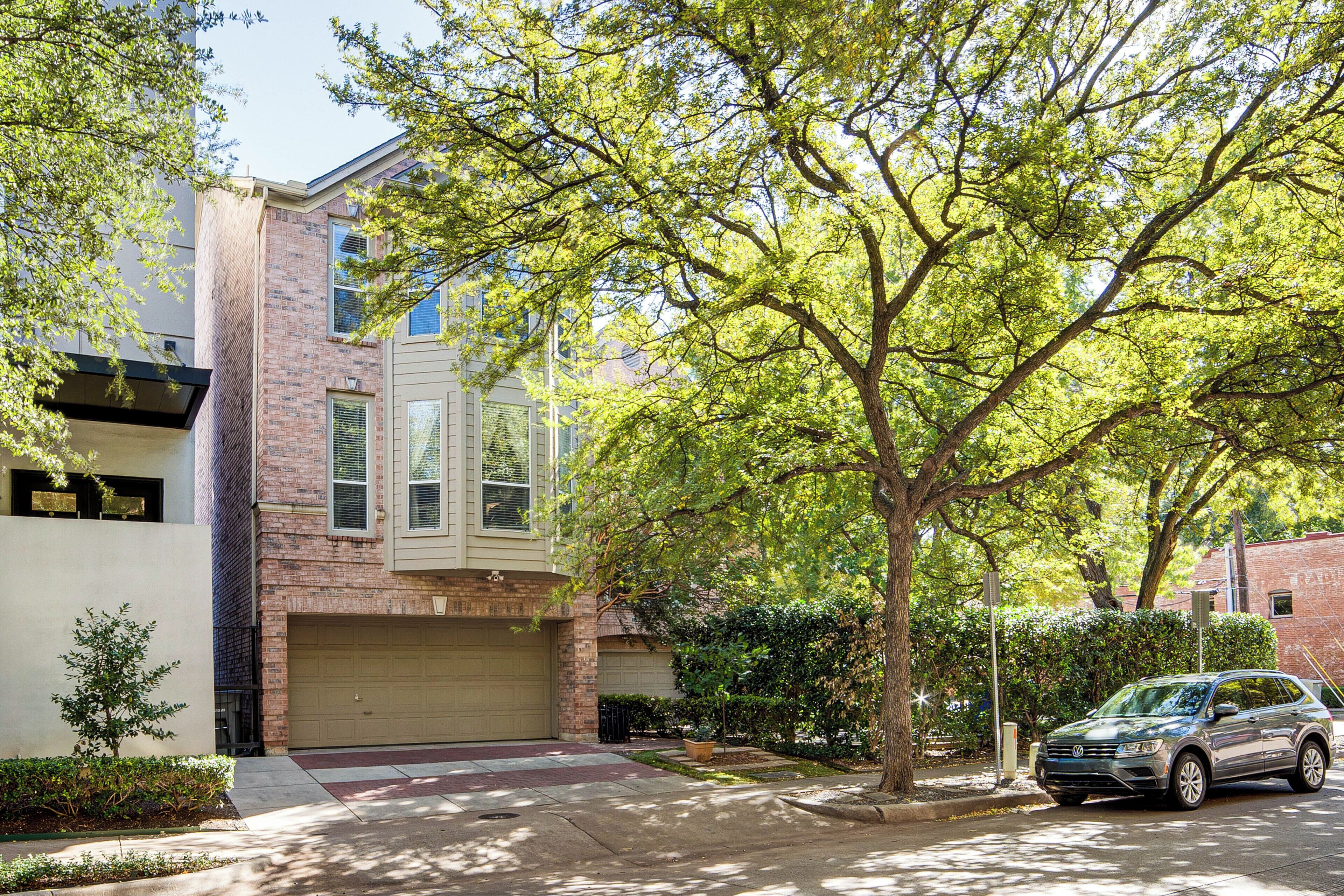 Apartment (3 Bedrooms) | Front of property