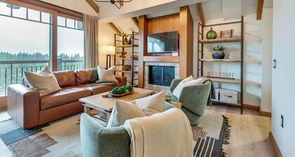 Luxe Cle Elum Condo w/ Mtn Views, Pool & Hot Tub