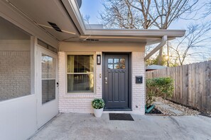Apartment (2 Bedrooms) | Interior - Walk to UT Austin! Charming Duplex w/ Game Room (Austin)