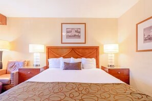 Tabla de planchar con plancha, wifi gratis y ropa de cama