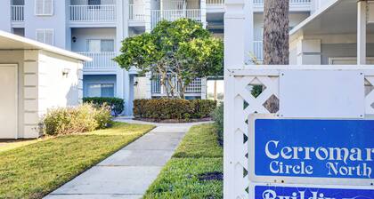 6 Mi to Caspersen Beach! Country Club Condo