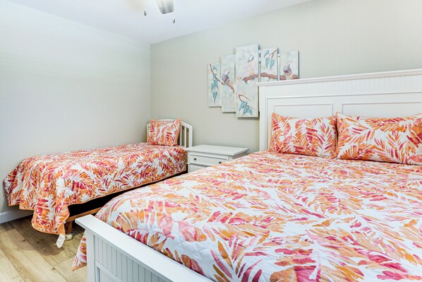 Apartment (2 Bedrooms) | Interior - 6 Mi to Caspersen Beach! Country Club Condo (Venice)