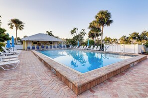 Apartment (2 Bedrooms) | Front of property - 6 Mi to Caspersen Beach! Country Club Condo (Venice)