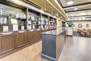 Apartment (2 Bedrooms) | Interior - 6 Mi to Caspersen Beach! Country Club Condo (Venice)