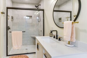 Apartment (0 Bedroom) | Interior - Extended PNW Retreat in Historic Dtwn Anacortes! (Anacortes)