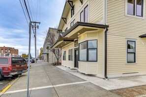 Apartment (0 Bedroom) | Interior - Extended PNW Retreat in Historic Dtwn Anacortes! (Anacortes)