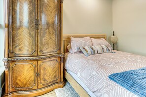 Apartment (0 Bedroom) | Interior - Extended PNW Retreat in Historic Dtwn Anacortes! (Anacortes)