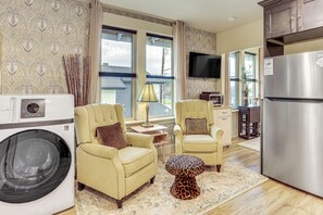 Apartment (0 Bedroom) | Front of property - Extended PNW Retreat in Historic Dtwn Anacortes! (Anacortes)