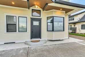Apartment (0 Bedroom) | Interior - Extended PNW Retreat in Historic Dtwn Anacortes! (Anacortes)