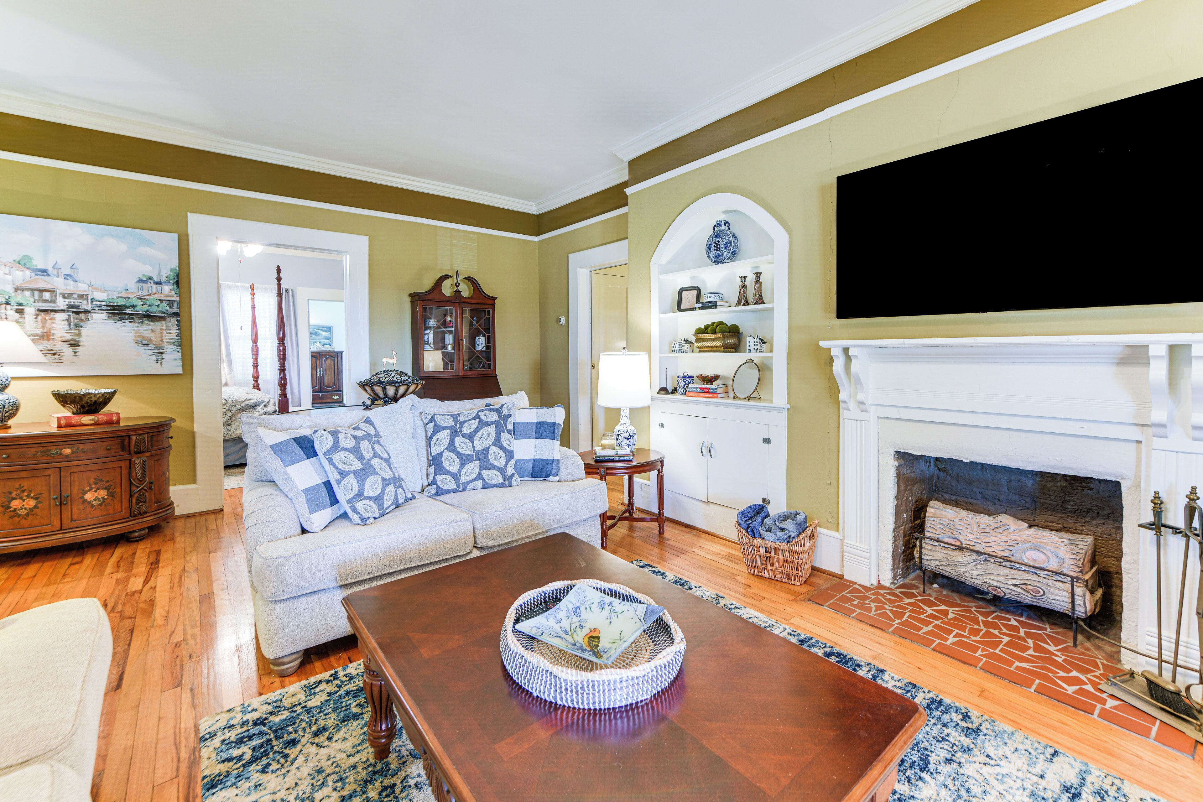 House (2 Bedrooms) | Interior