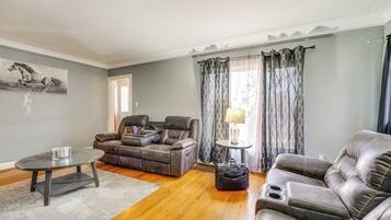 House (4 Bedrooms) | Interior