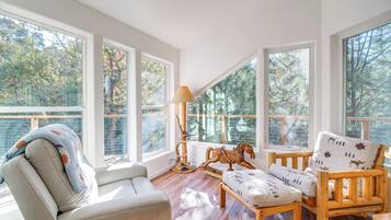 ํ์ฐ์ค (3 Bedrooms) | ๋ด๋ถ