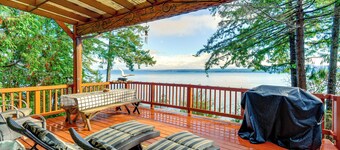 Waterfront Hood Canal Home w/ Pool Table!