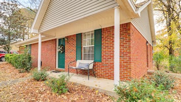 ุงูู
ูุดุฃุฉ ู
ู ุงูุฏุงุฎู