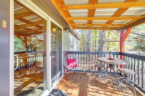Interior - Cabin on Serene Horse Farm Near Tiec & Wineries (Columbus)