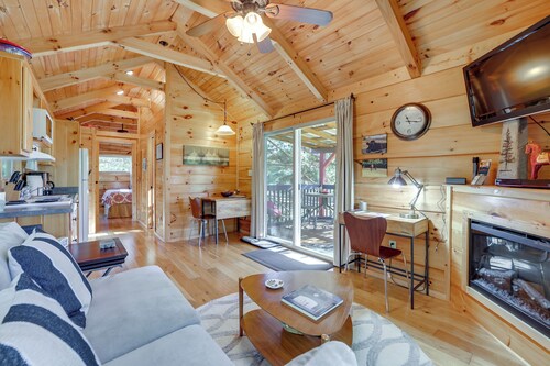 Cabin on Serene Horse Farm Near Tiec & Wineries