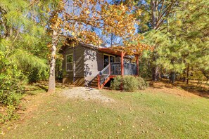 Interior - Cabin on Serene Horse Farm Near Tiec & Wineries (Columbus)