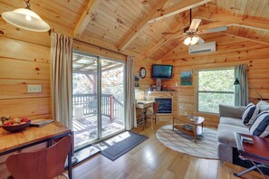 House (1 Bedroom) | Interior - Cabin on Serene Horse Farm Near Tiec & Wineries (Columbus)
