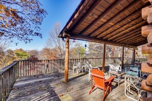 House (3 Bedrooms) | Interior - On-site Trails, Pond! Rustic Harpers Ferry Cabin (Bluemont)