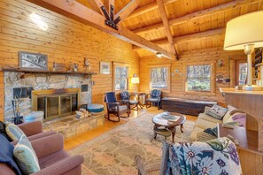House (3 Bedrooms) | Interior - On-site Trails, Pond! Rustic Harpers Ferry Cabin (Bluemont)