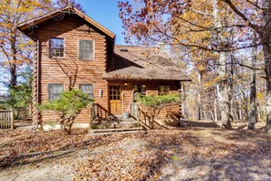 House (3 Bedrooms) | Interior - On-site Trails, Pond! Rustic Harpers Ferry Cabin (Bluemont)