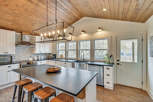 Steps to Elm St: Gorgeous Double-lot Getaway