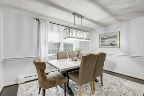 House (3 Bedrooms) | Interior - Thames River Fun! Sunny Retreat in Quaker Hill (Quaker Hill)