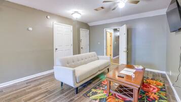 Apartment (4 Bedrooms) | Front of property