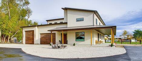 Apartment (2 Bedrooms) | Front of property