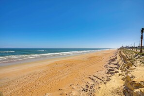 Apartment (2 Bedrooms) | Interior - Steps to Shore: Ormond Beach Condo w/ Pool Access! (Ormond Beach)