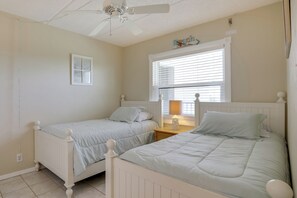 Apartment (2 Bedrooms) | Interior - Steps to Shore: Ormond Beach Condo w/ Pool Access! (Ormond Beach)