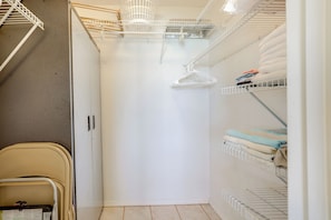 Apartment (2 Bedrooms) | Interior - Steps to Shore: Ormond Beach Condo w/ Pool Access! (Ormond Beach)