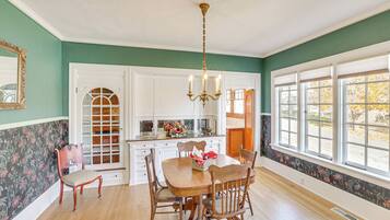 House (5 Bedrooms) | Interior