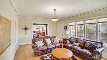 House (6 Bedrooms) | Interior