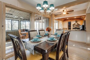 House (4 Bedrooms) | Interior - Hot Tub & Views! 'squatchs Place' in Blairsville (Blairsville)