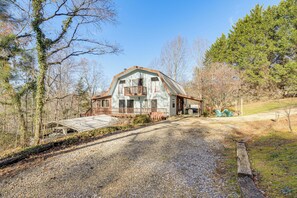House (4 Bedrooms) | Interior - Hot Tub & Views! 'squatchs Place' in Blairsville (Blairsville)